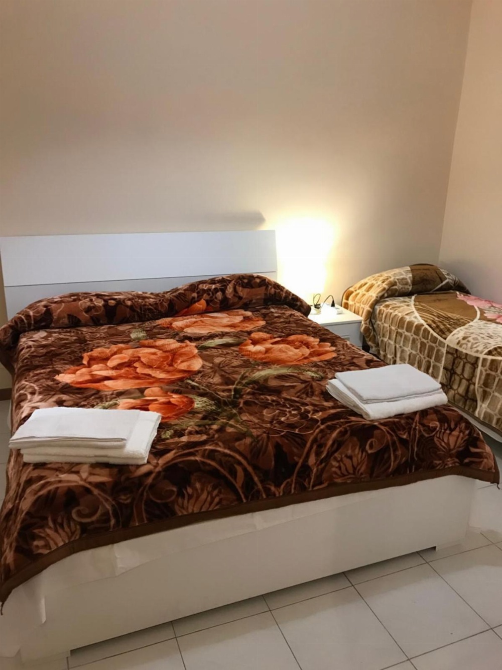 Single Room with Private External Bathroom - Annex